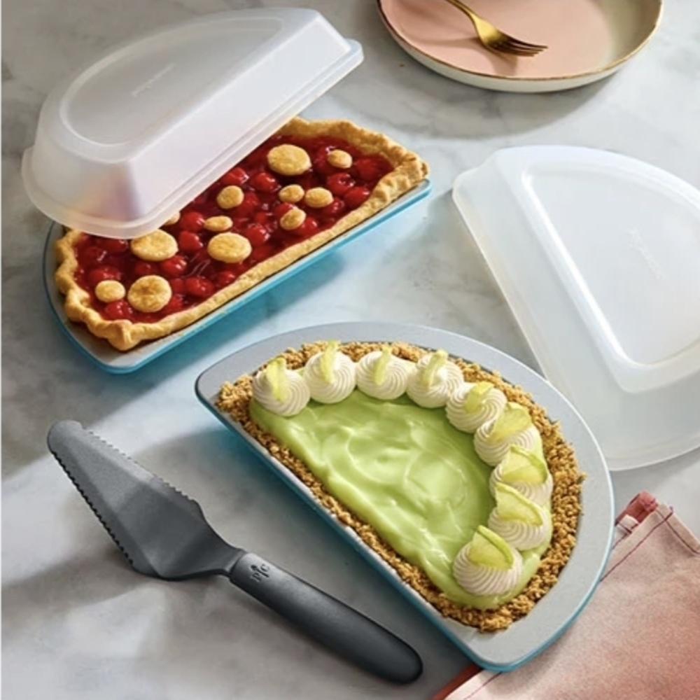 Pampered Chef Hald Pie Pan Set.